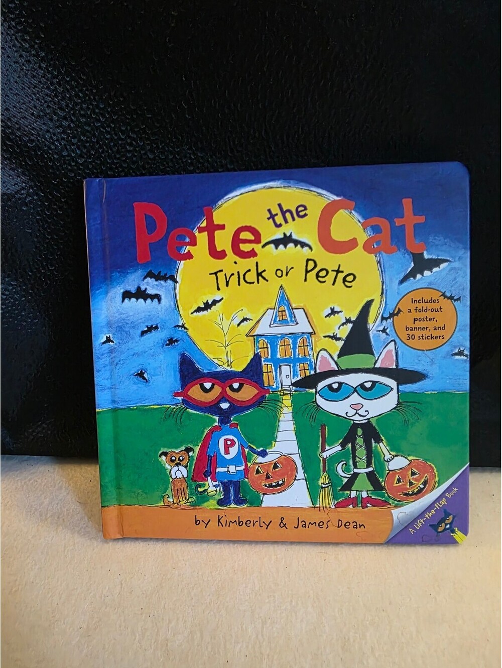 Pete the Cat Trick or Pete Halloween Lift-the-Flap Book Poster Stickers